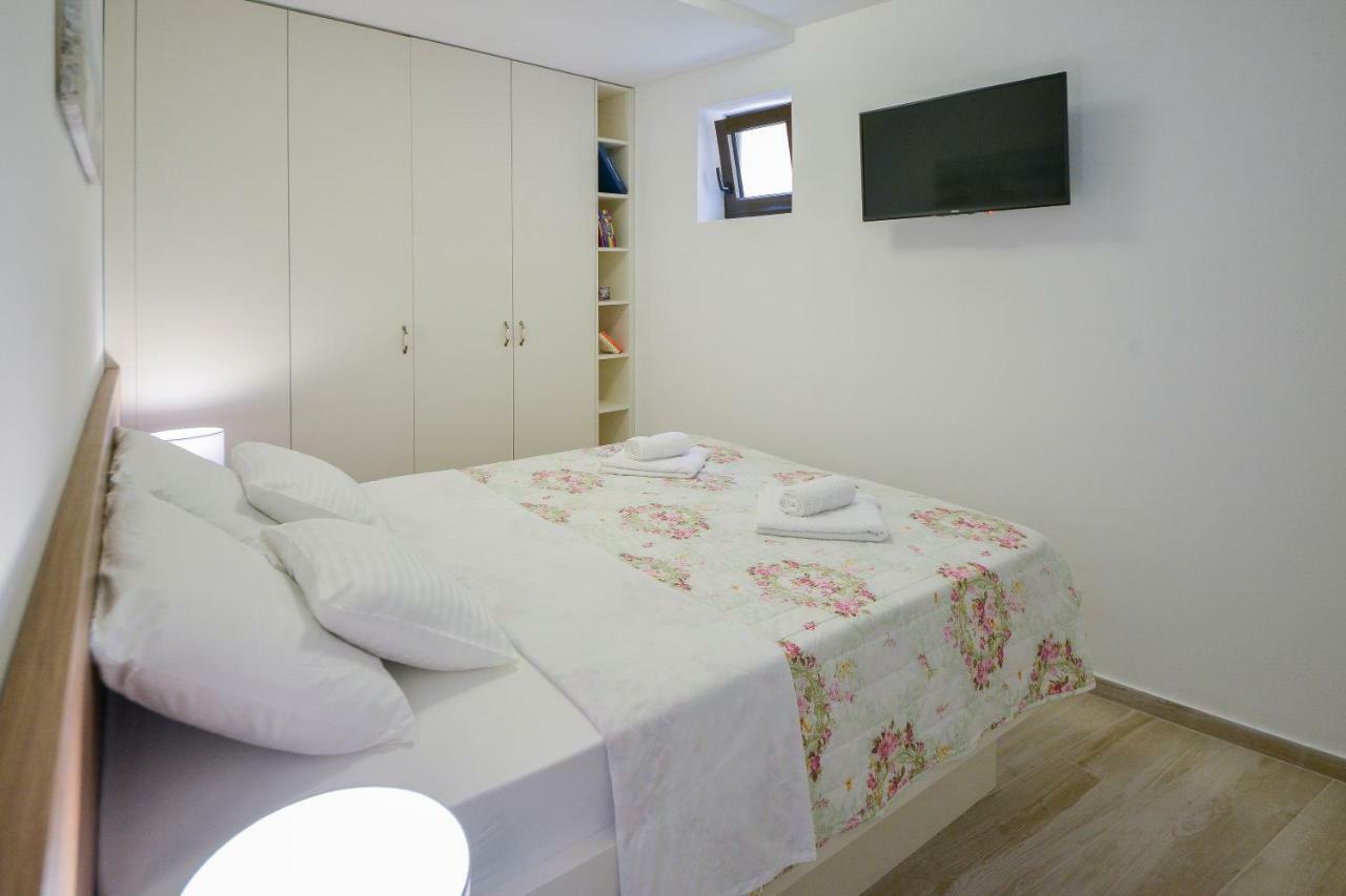 Brand New Apartments Sveti Stefan Exterior photo